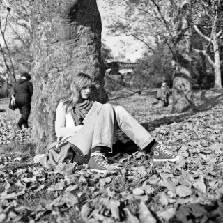 Yoann Moulin - Galerie portrait - 12 Girl against the tree.jpg